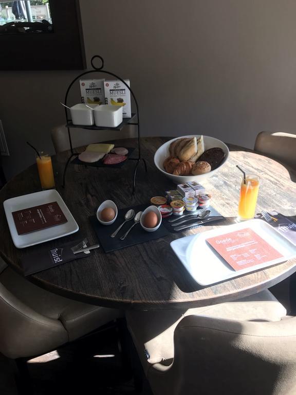 Hotel-Restaurant Thuis! Dinteloord エクステリア 写真