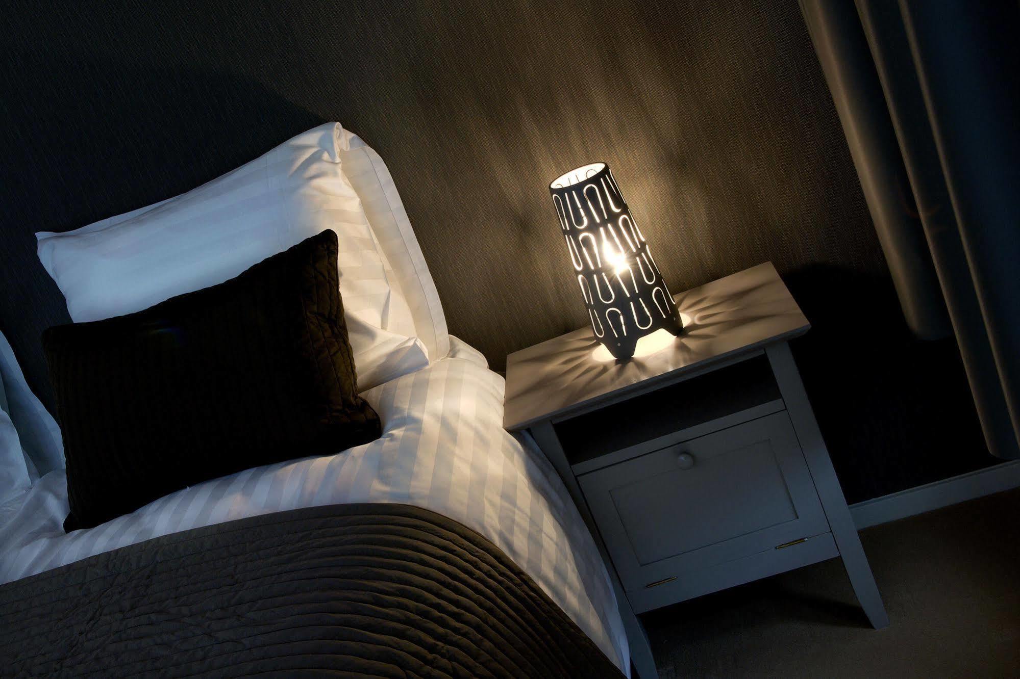 Hotel-Restaurant Thuis! Dinteloord エクステリア 写真