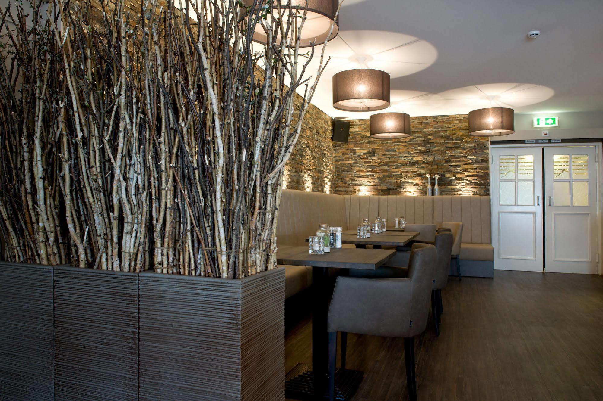 Hotel-Restaurant Thuis! Dinteloord エクステリア 写真