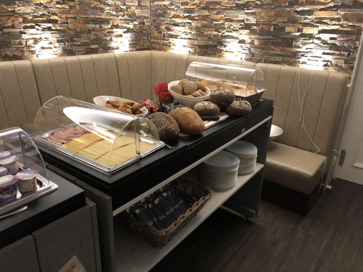 Hotel-Restaurant Thuis! Dinteloord エクステリア 写真