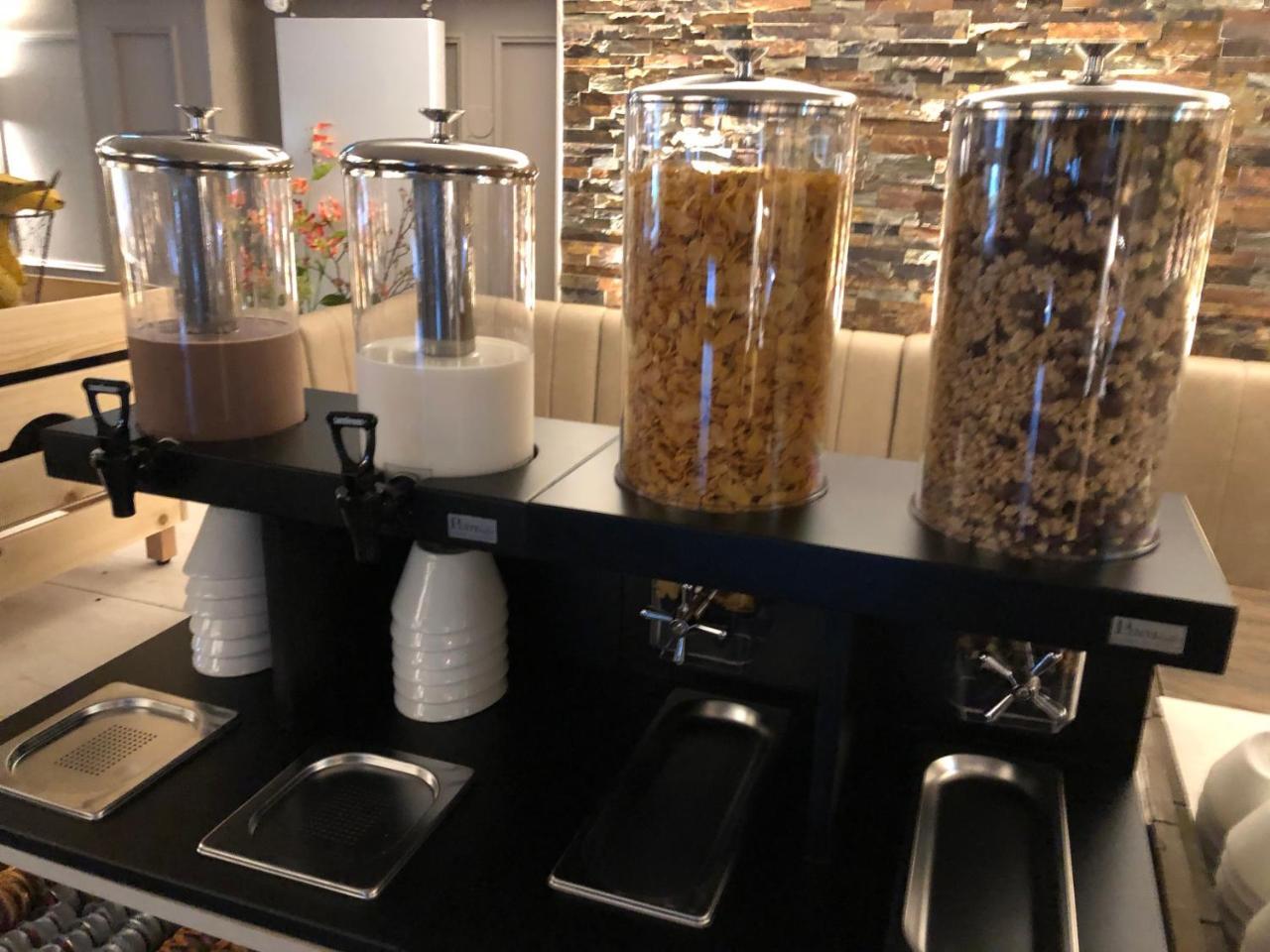 Hotel-Restaurant Thuis! Dinteloord エクステリア 写真
